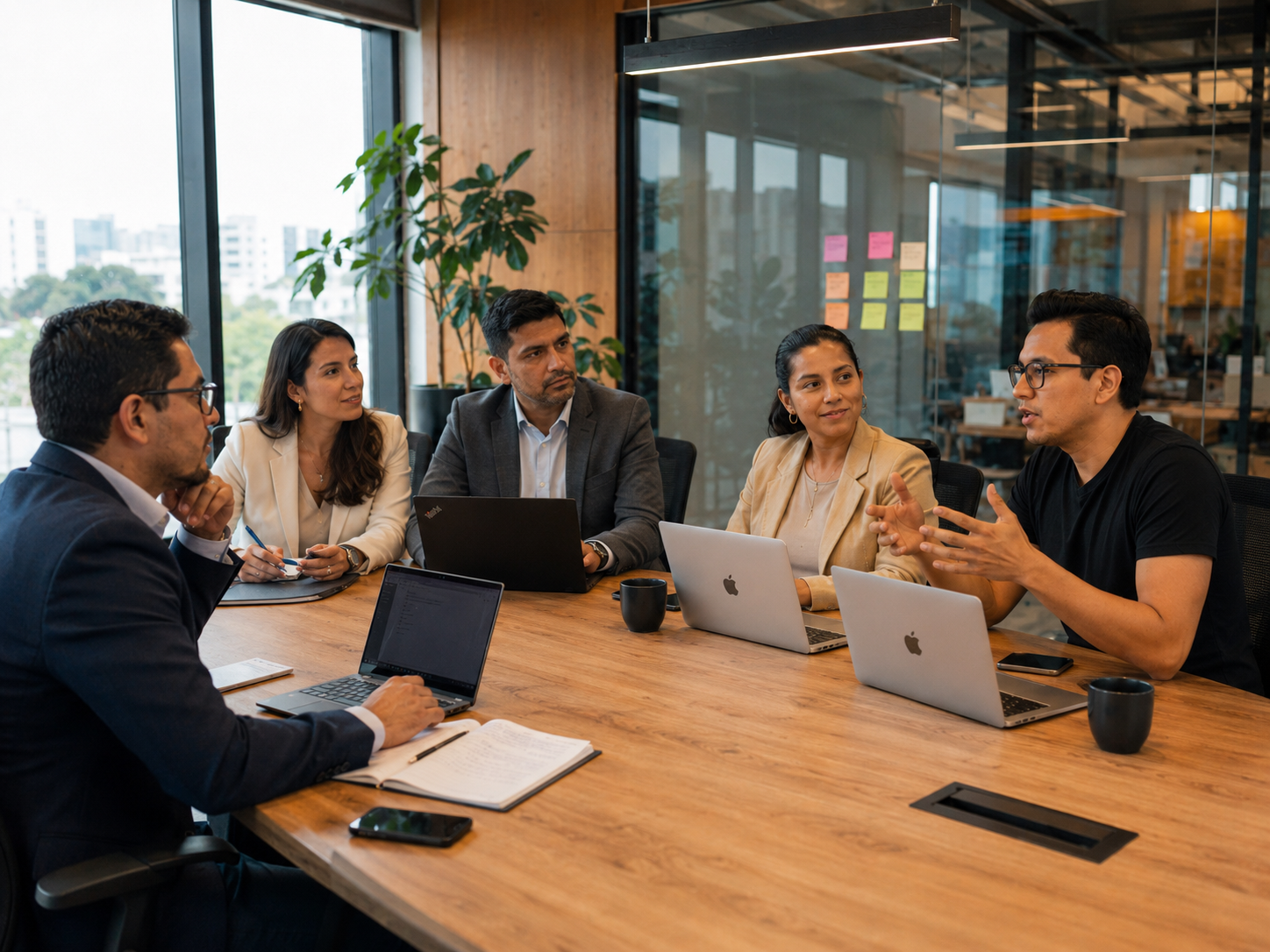 Equipo trabajando en soluciones de IA
